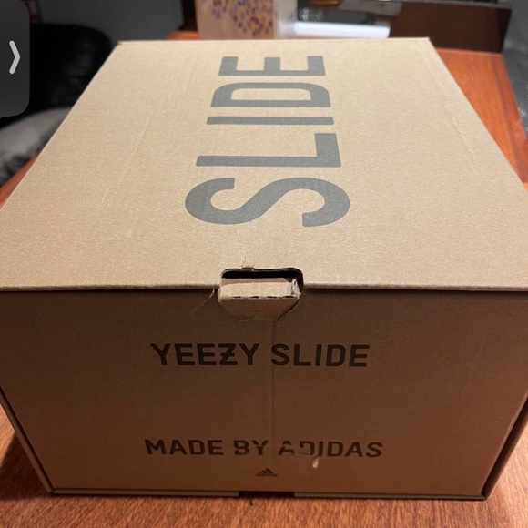 Men size 9 Yeezy Slides - Picture 11 of 13